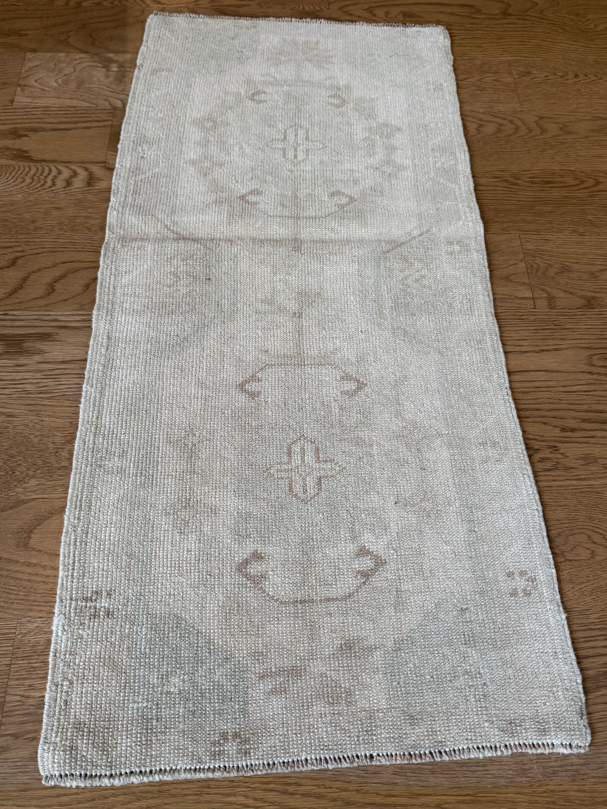 Juju - 1’9 x 3’8