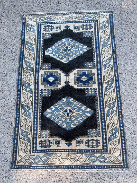 Wallen - 2’6 x 4’1