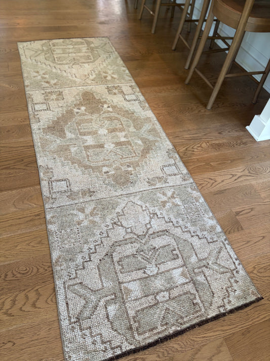 Lollie - 2’8 x 8’