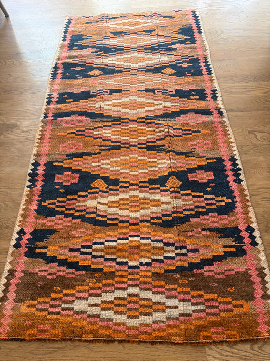 Fonda - 3’10 x 7’9