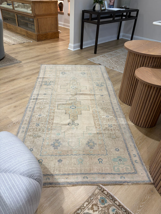 Arlo - 4’3 x 8’4