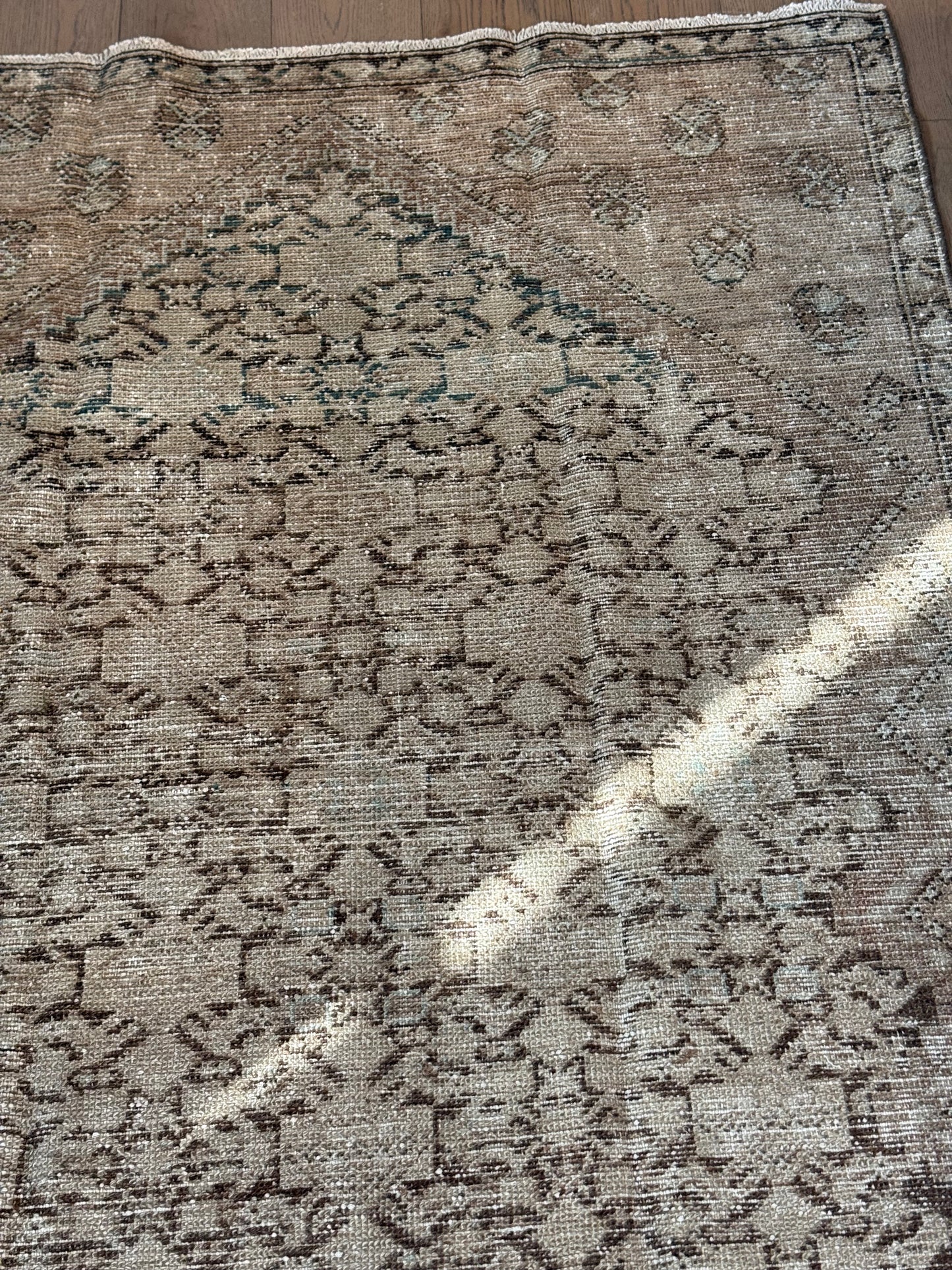 Beckett - 4’4.5 x 9’5