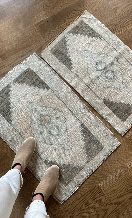 The Smiths - a pair - 1’8/1’9 x 2’7/2’9