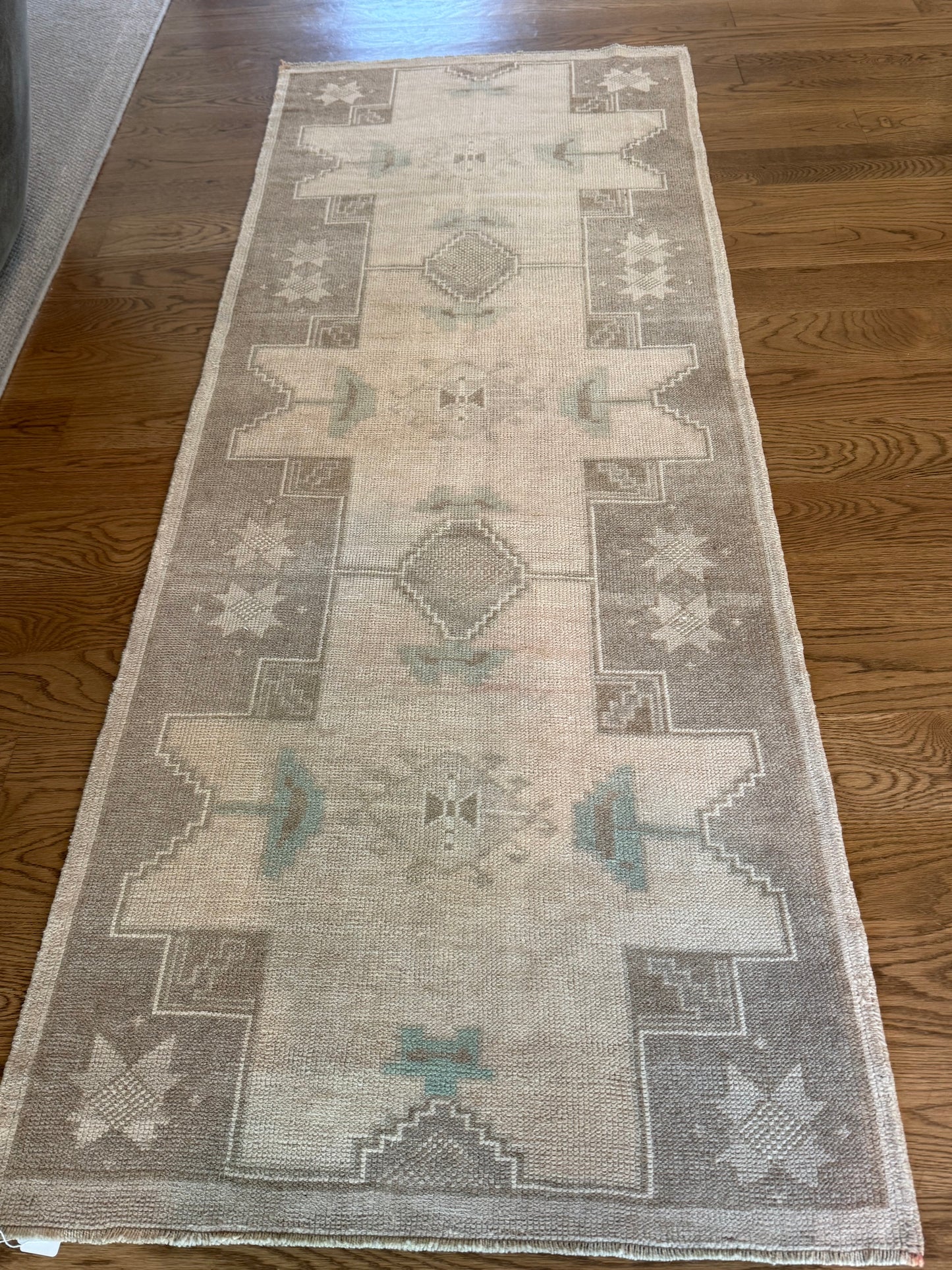 Delrose - 2’11 x 7’5