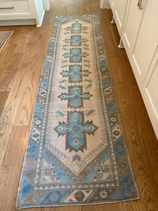 Sully - 2'5 x 8'9