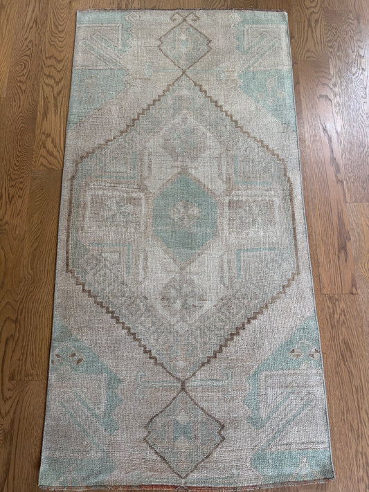 Favor - 2’10 x 5’9