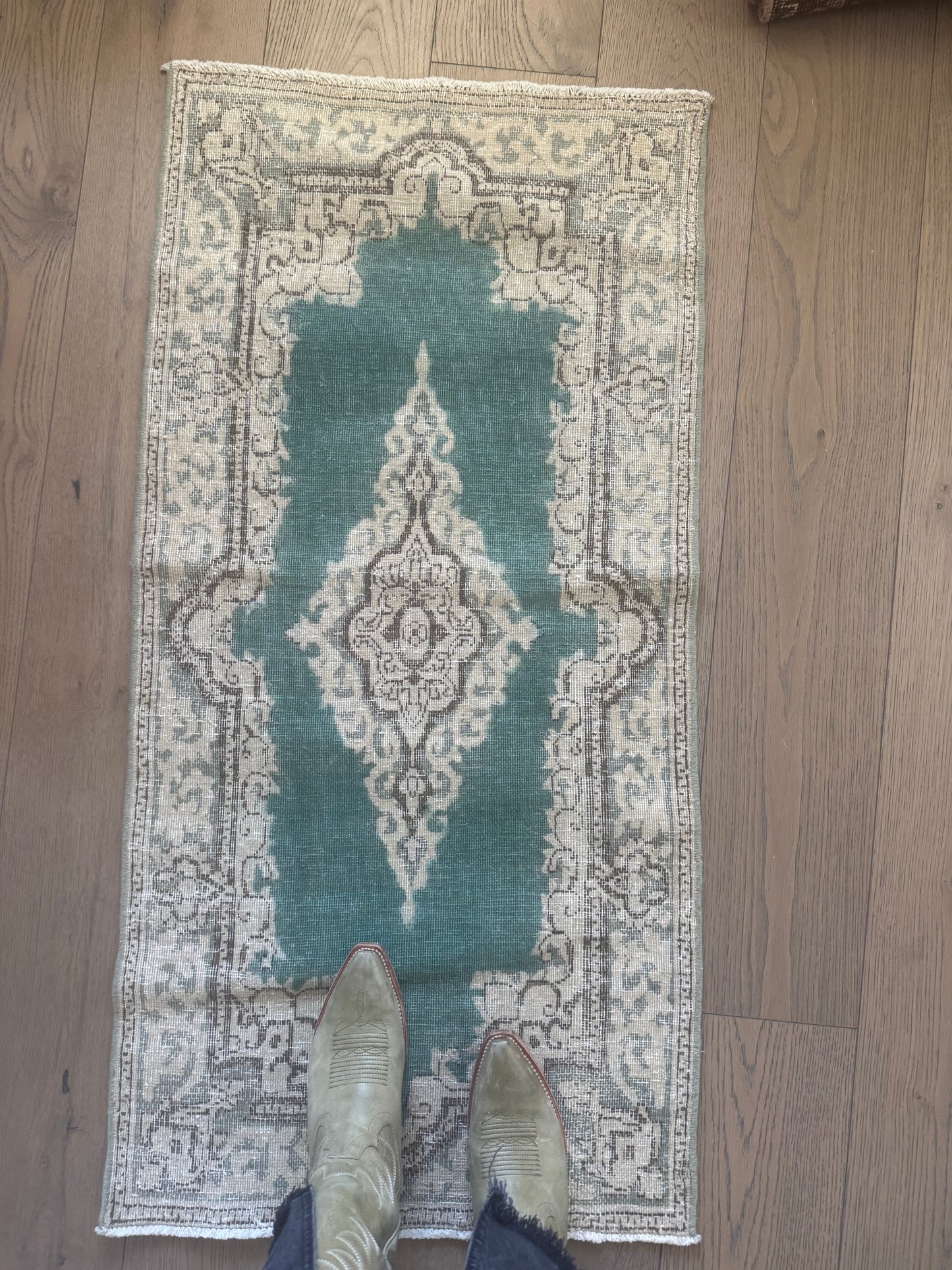 Emerald - 1’11 x 3’11