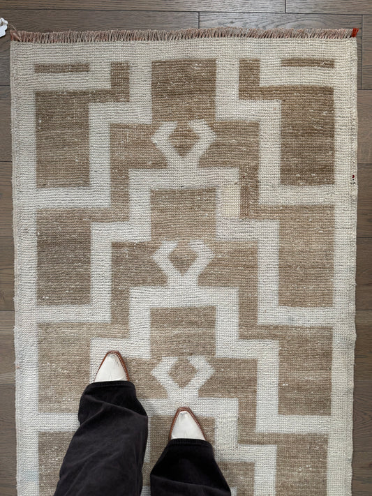 Geo - 2’8 x 7’6