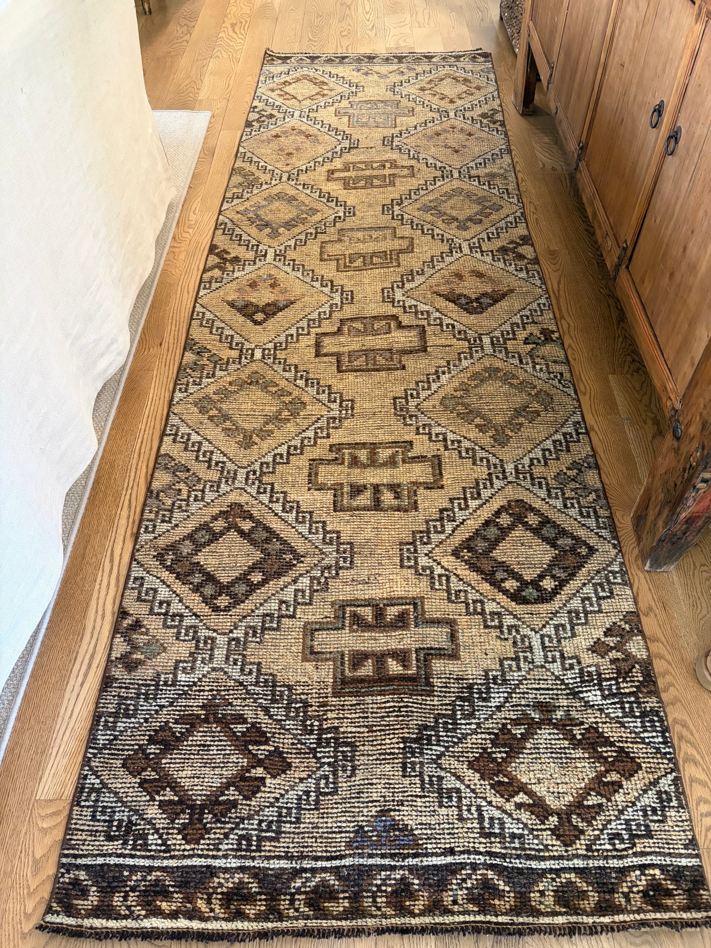 Kat - 3’3 x 10’8