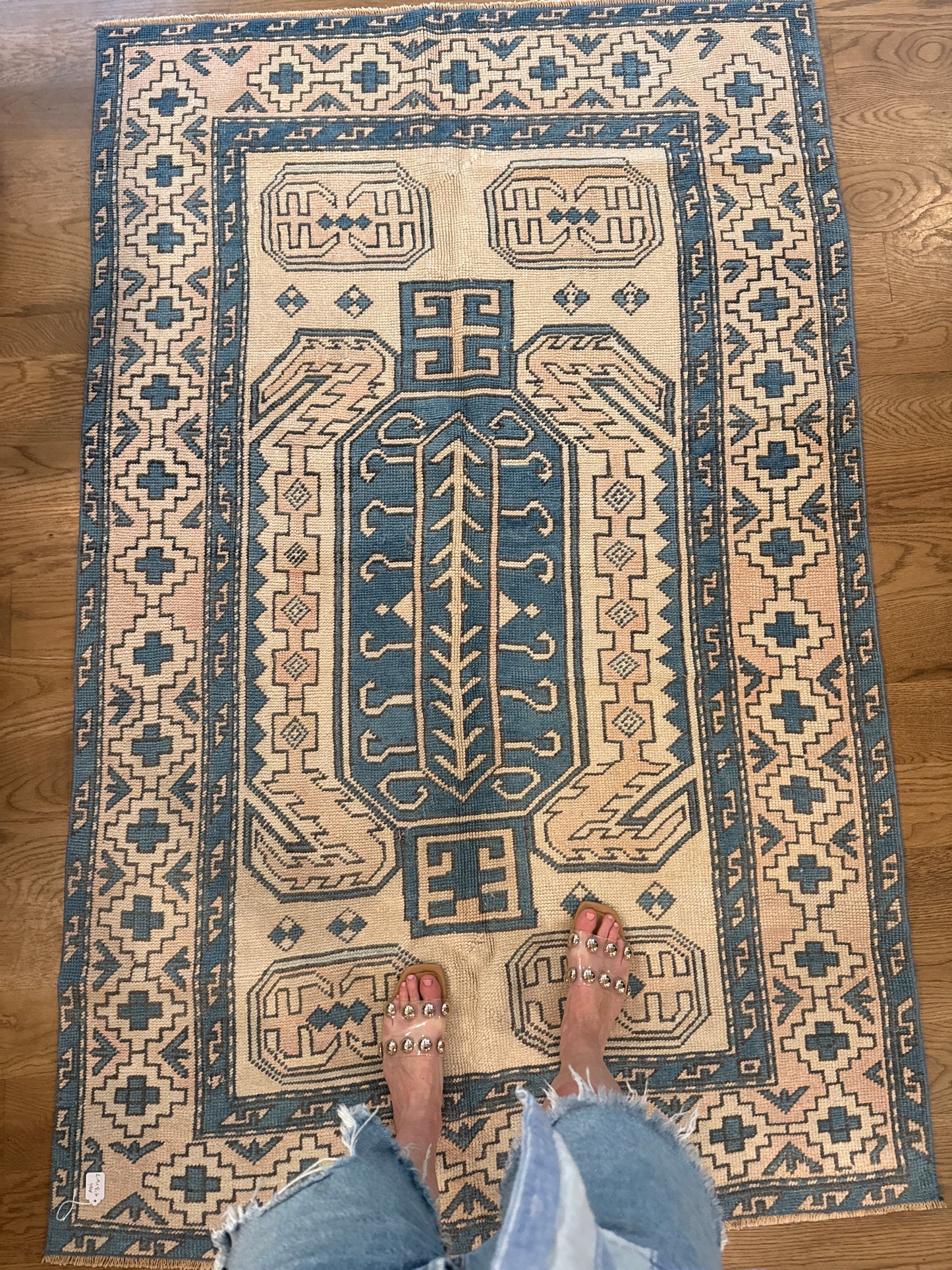 Abi - 4’3 x 6’7