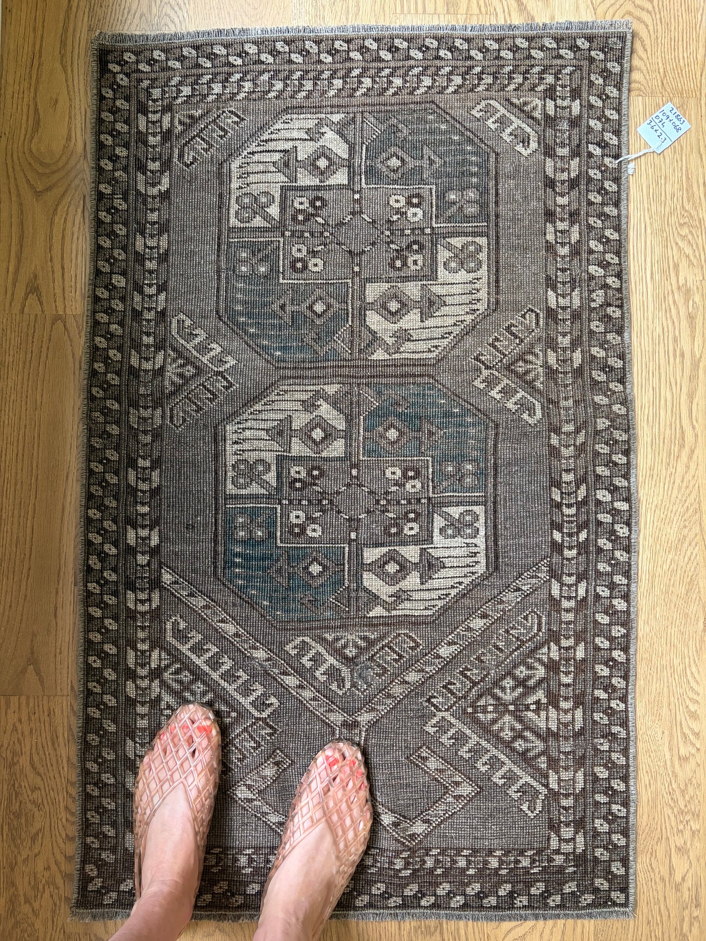 Rea - 2’2 x 3’6