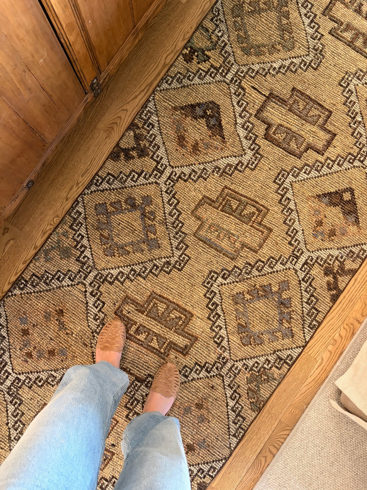 Kat - 3’3 x 10’8