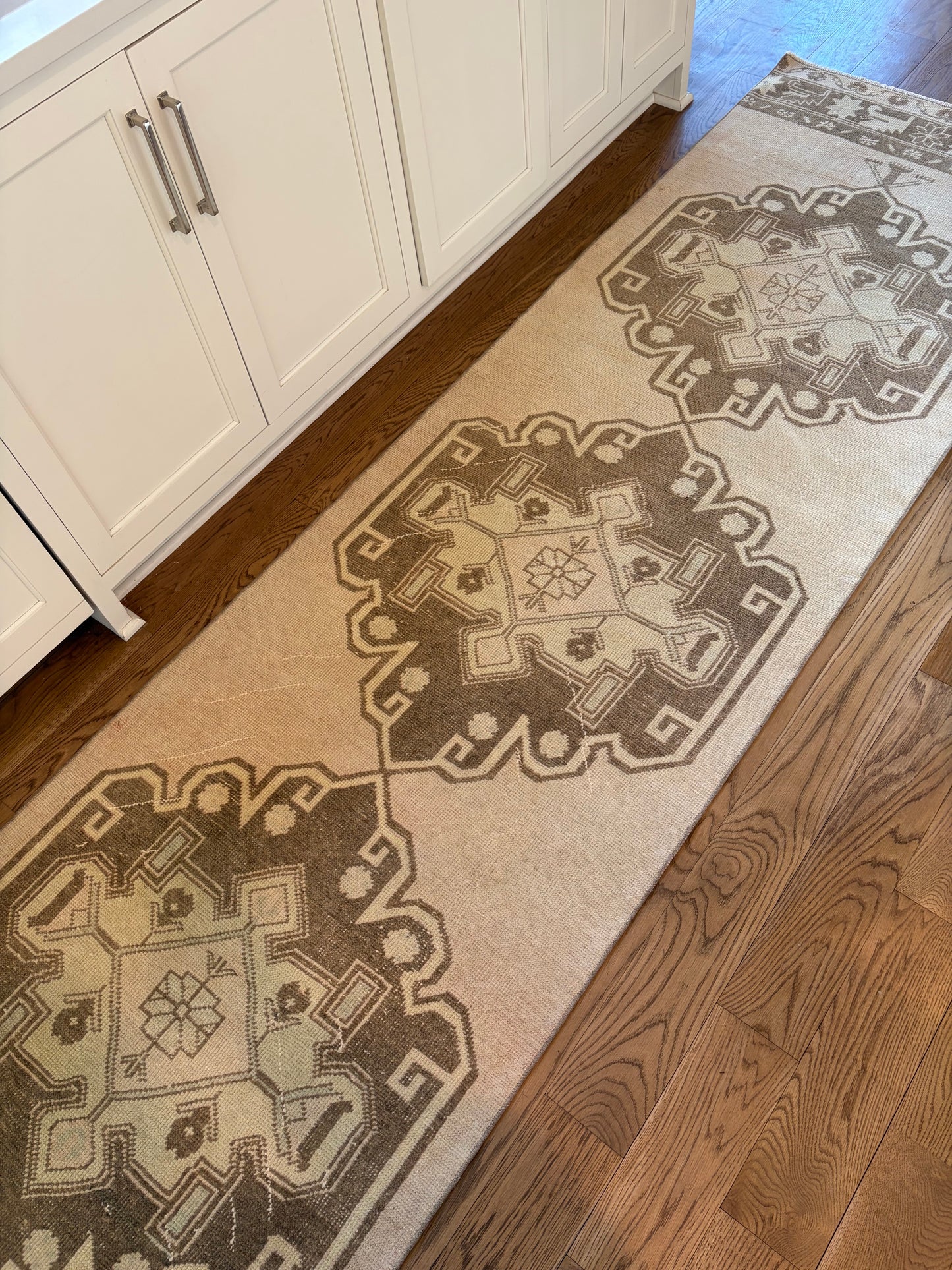 Valor - 3’ x 11’4