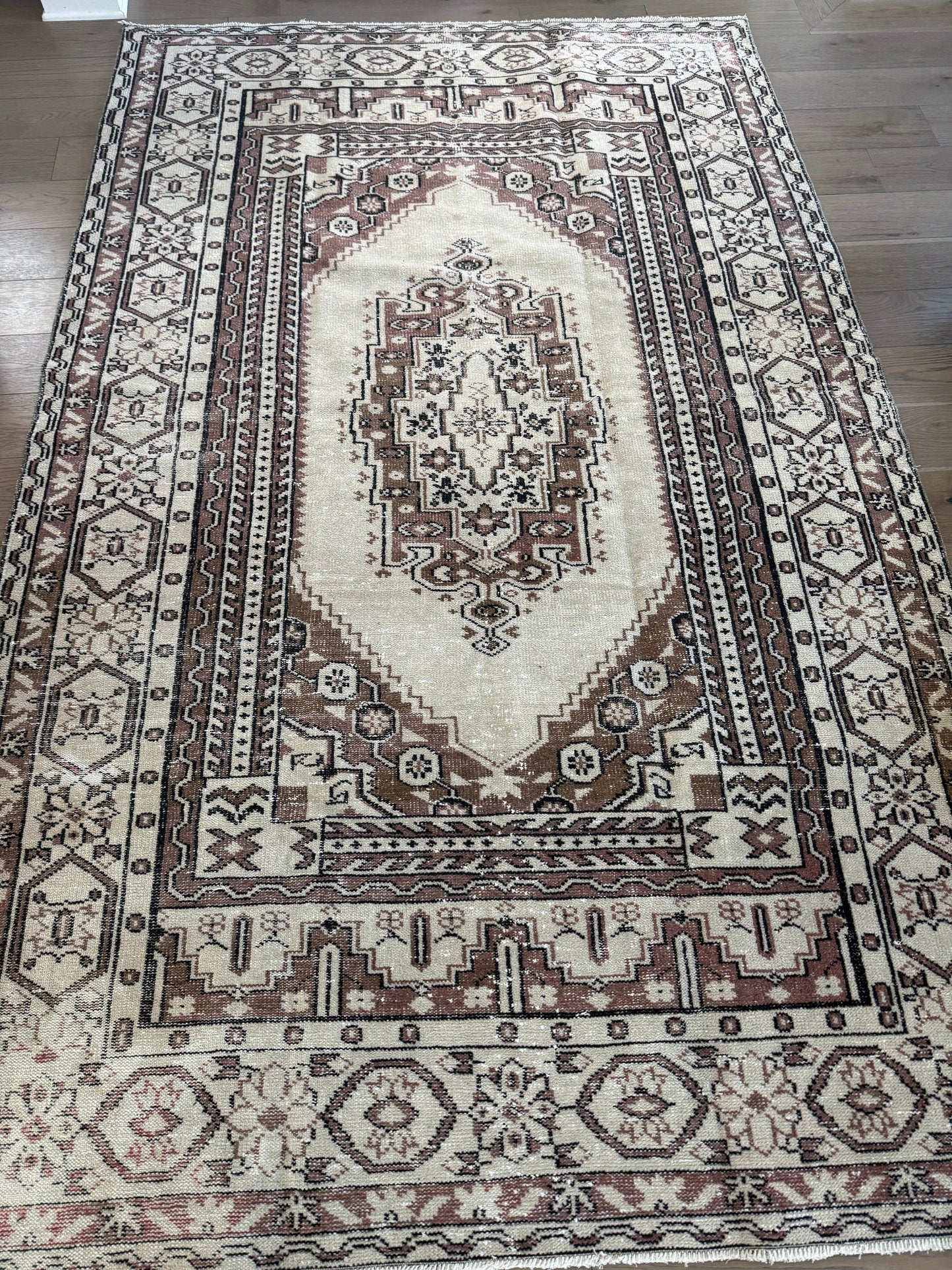 Mahogany - 6’ x 9’10