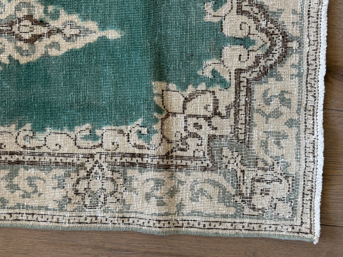 Emerald - 1’11 x 3’11