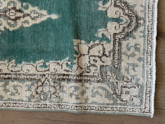 Emerald - 1’11 x 3’11