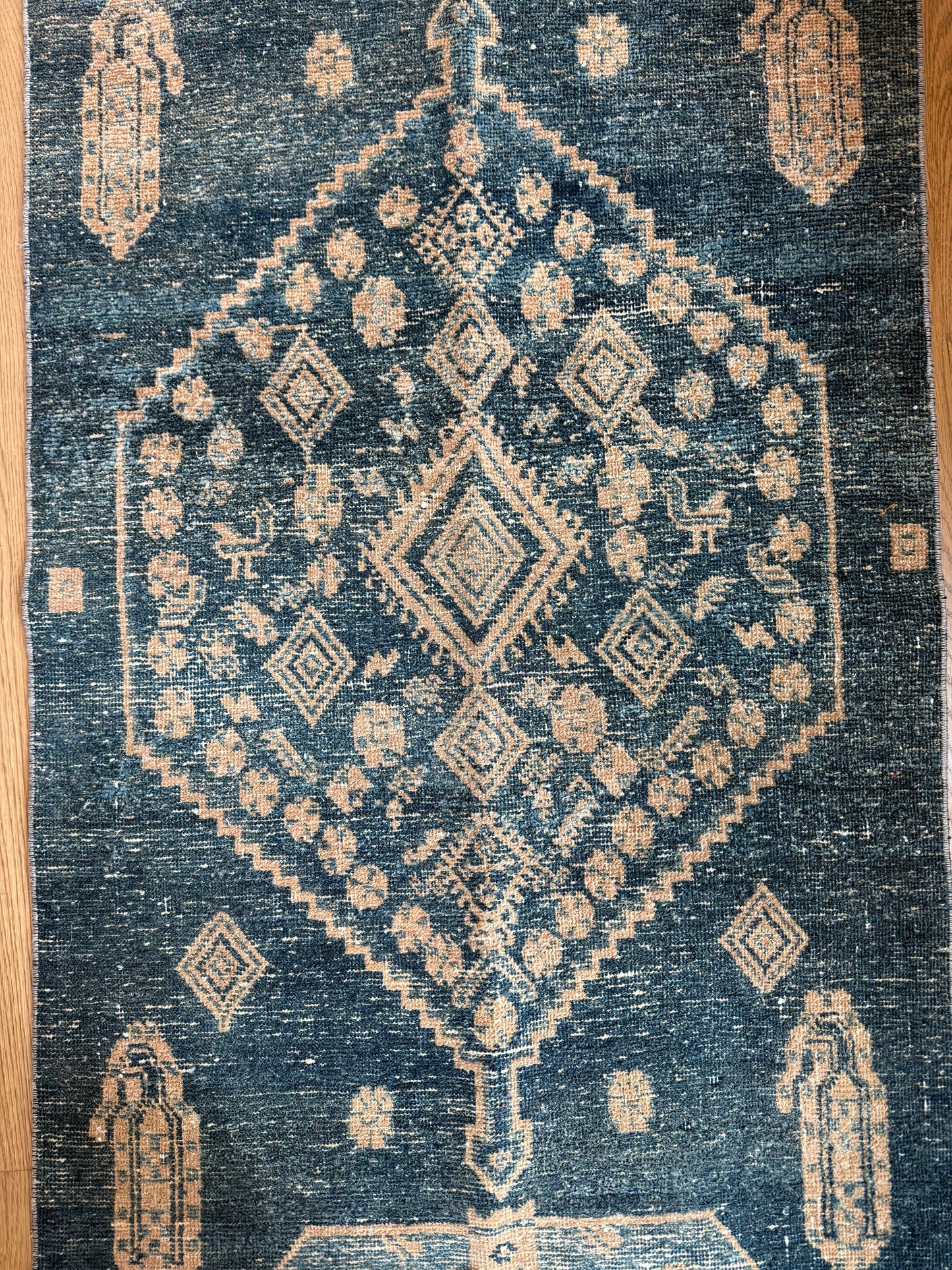Benny - 2’10 x 8’3