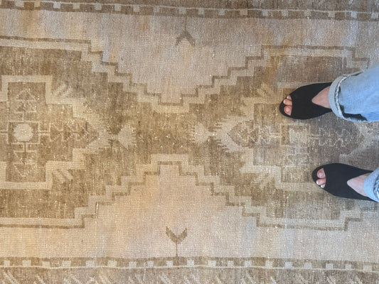 Tudor - 3’2 x 10’11