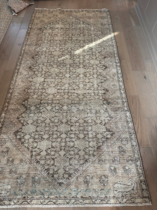 Beckett - 4’4.5 x 9’5