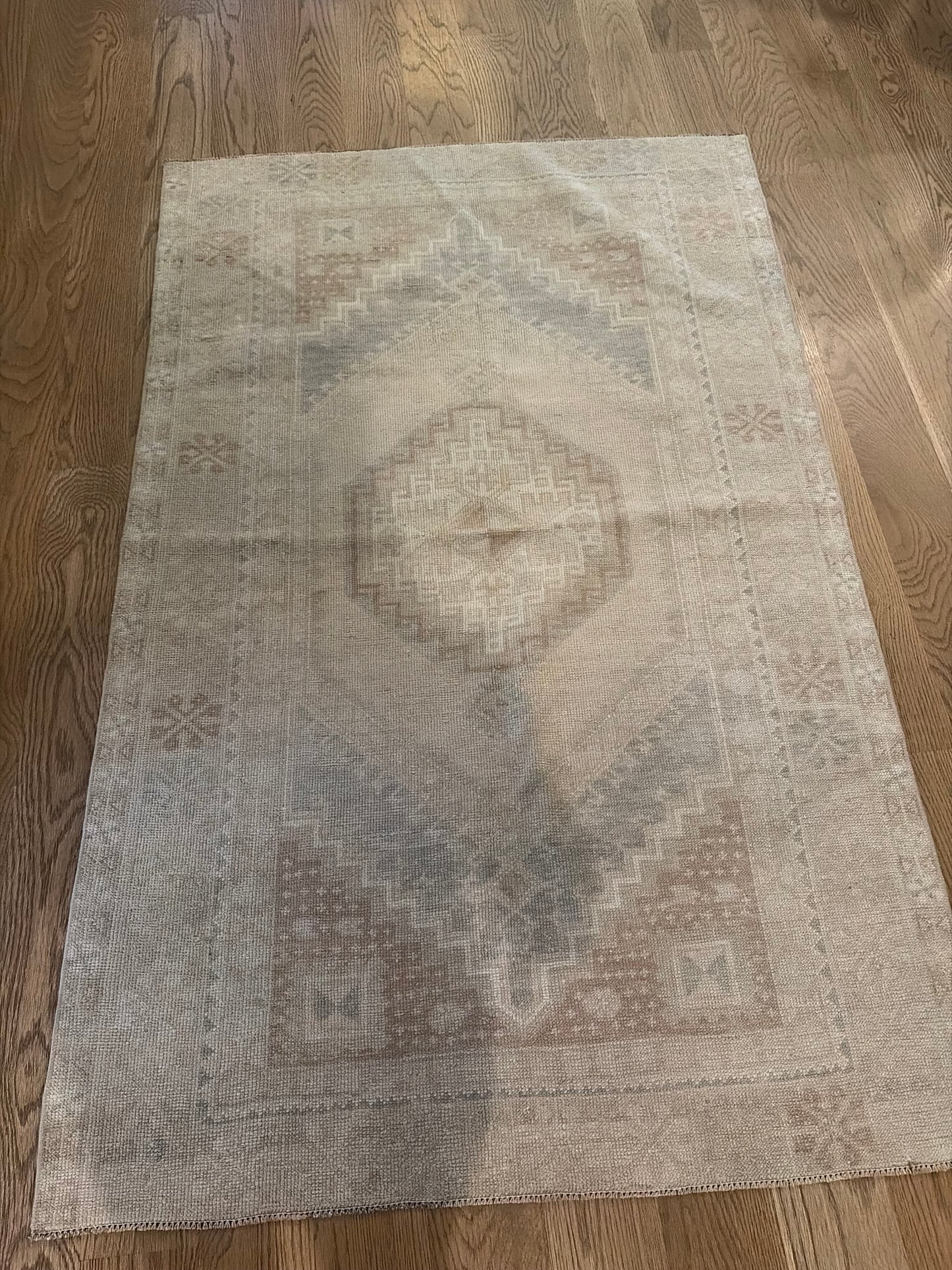 Apple - 3’8 x 5’10