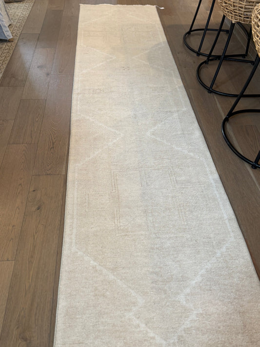 Eloise - 2’10 x 12’8