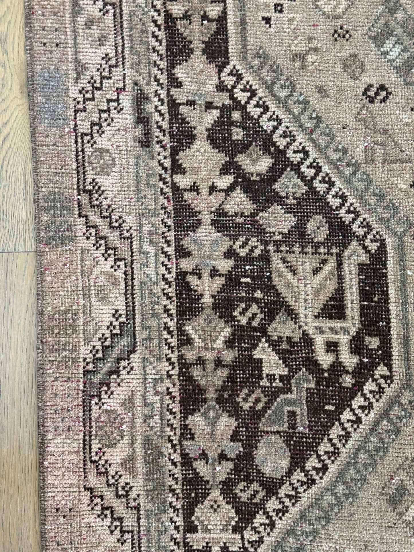 Romance - 6’7 x 10’