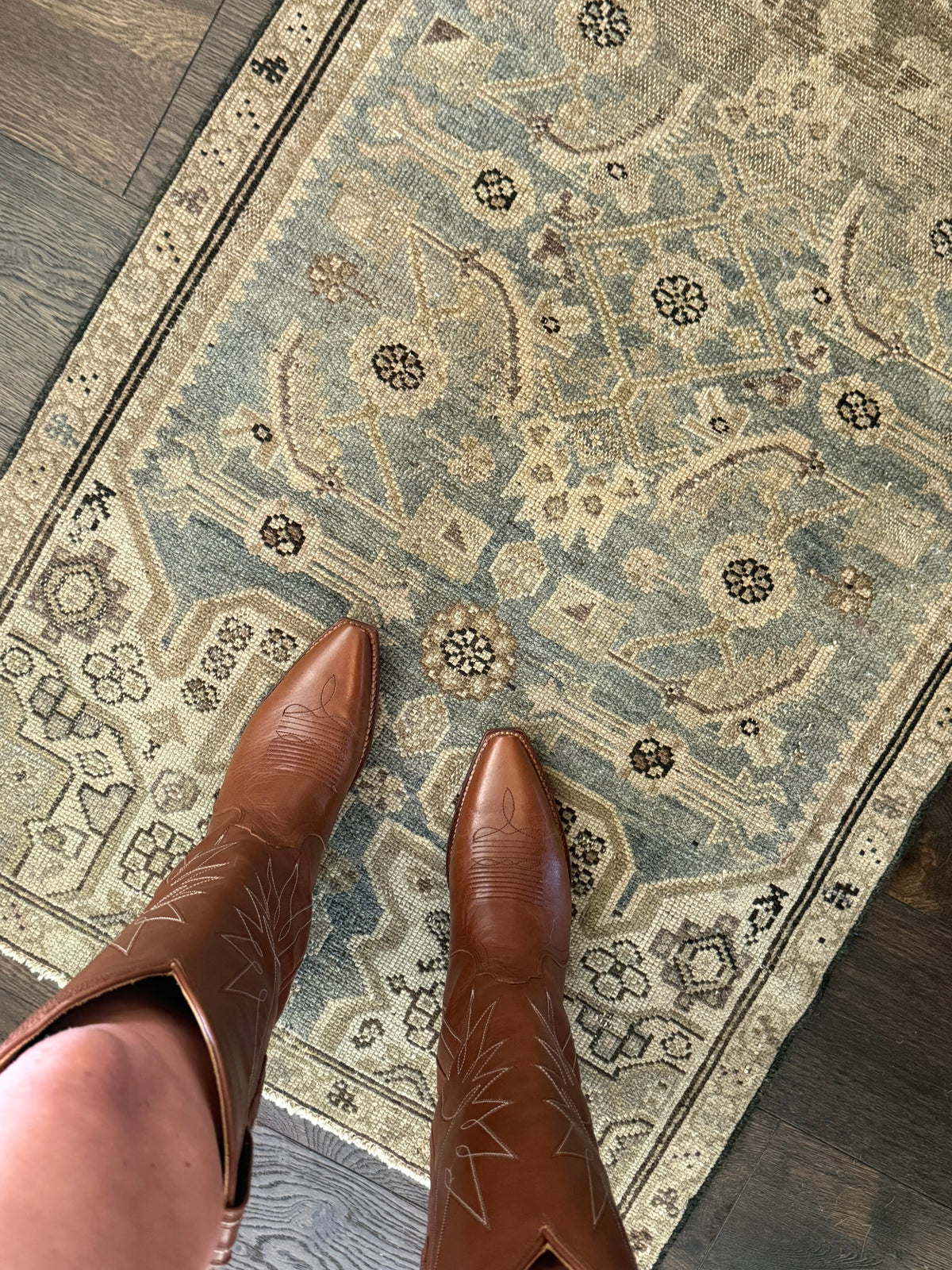 Rumor - 2’5 x 9’4