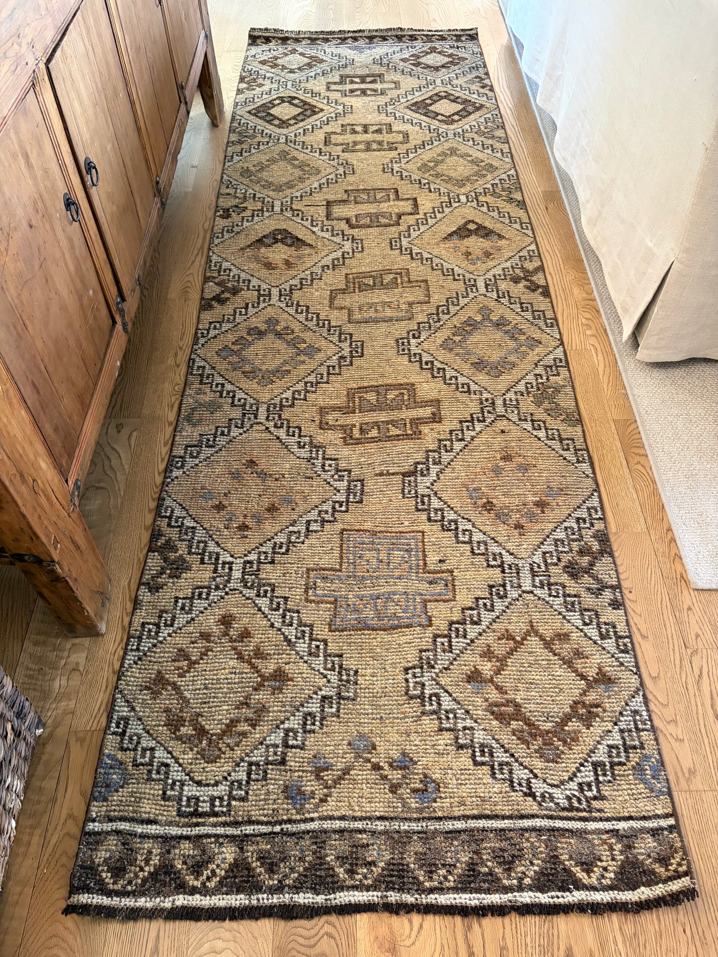 Kat - 3’3 x 10’8