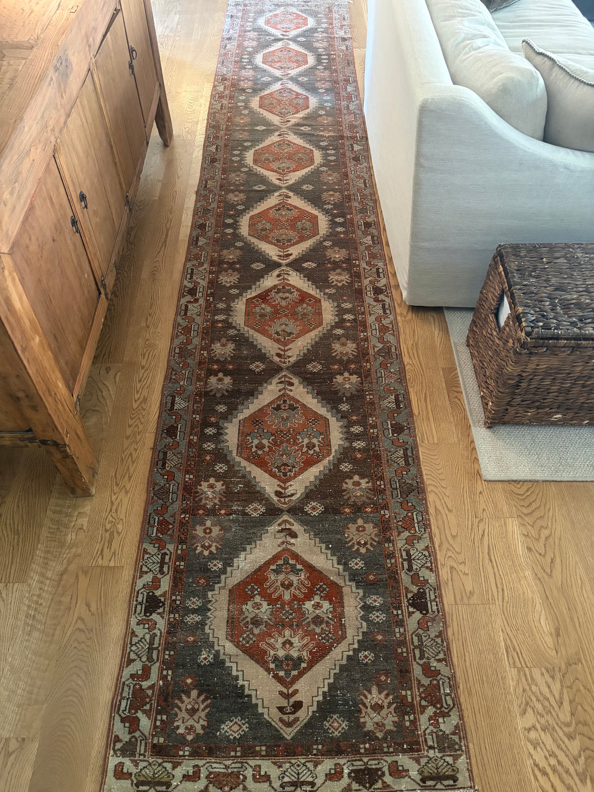 Amelia - 2'10 x 15'10