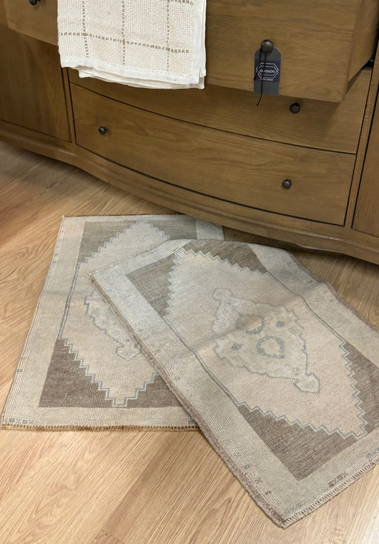 The Smiths - a pair - 1’8/1’9 x 2’7/2’9