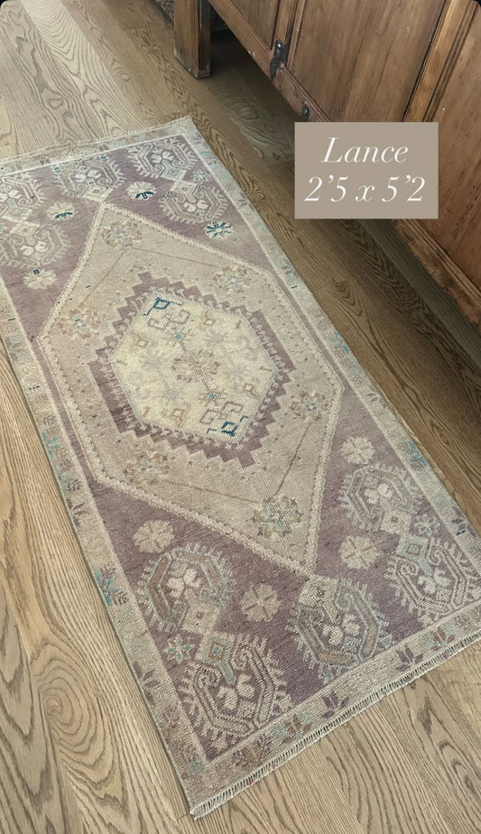 Lance - 2’3 x 5’2