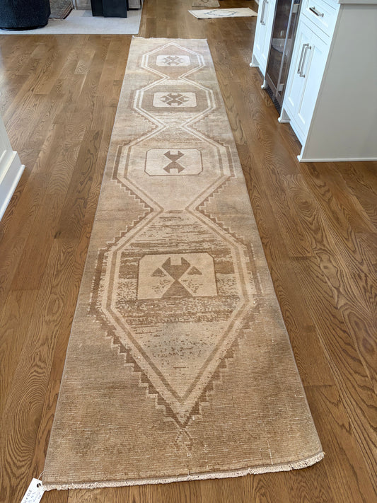 Baxter - 2’10 x 14’11